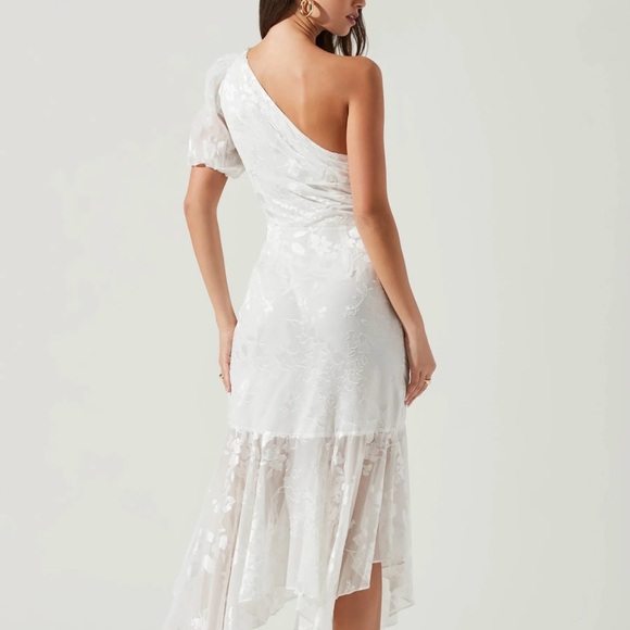 ASTR the label white dress - Picture 3 of 3